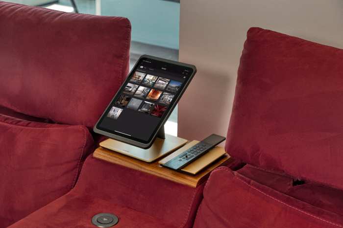 Steuerung per Fernbedienung mit Display oder per Tablet