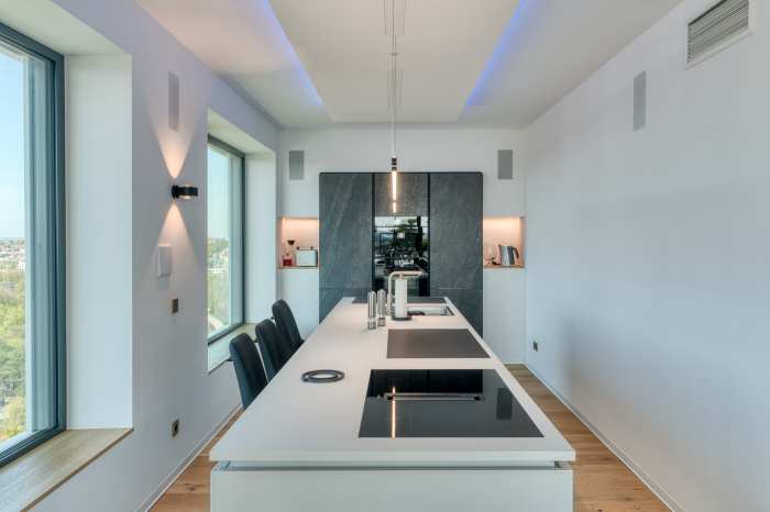 Bei der Aussicht und der passenden Musik kommt die Inspiration zum Kochen von ganz allein.