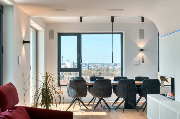 Musik zum Dinner elegant aus der Wand und der Decke.