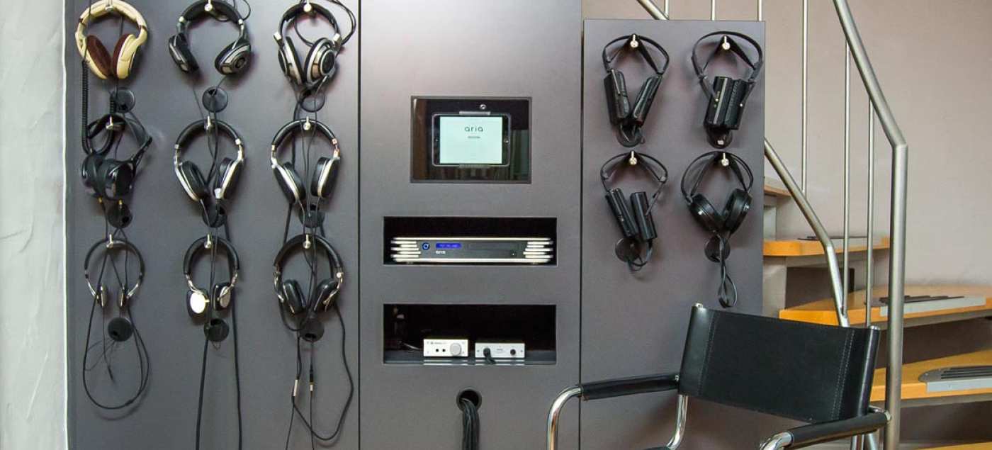 HiFi Forum ShowRooms - HeadphoneWall - STAX / HIFIMAN / SENNHEISER