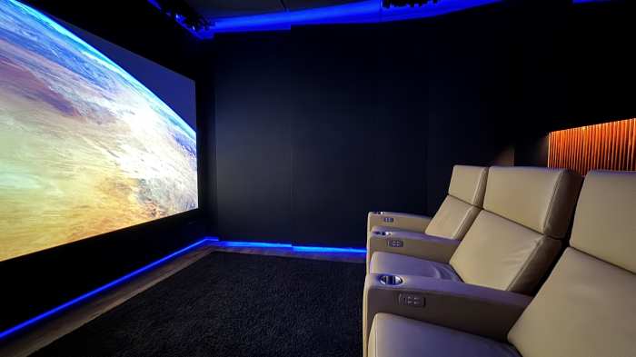 ScreenproCinema - Leedersessel mit Hocker