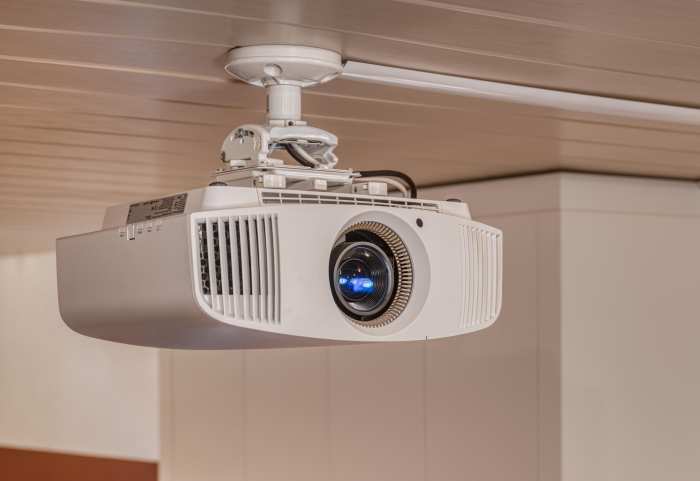 Perfektes UHD-Bild mit hohem Kontrast zeichnen den Sony VPL-VW550ES aus.