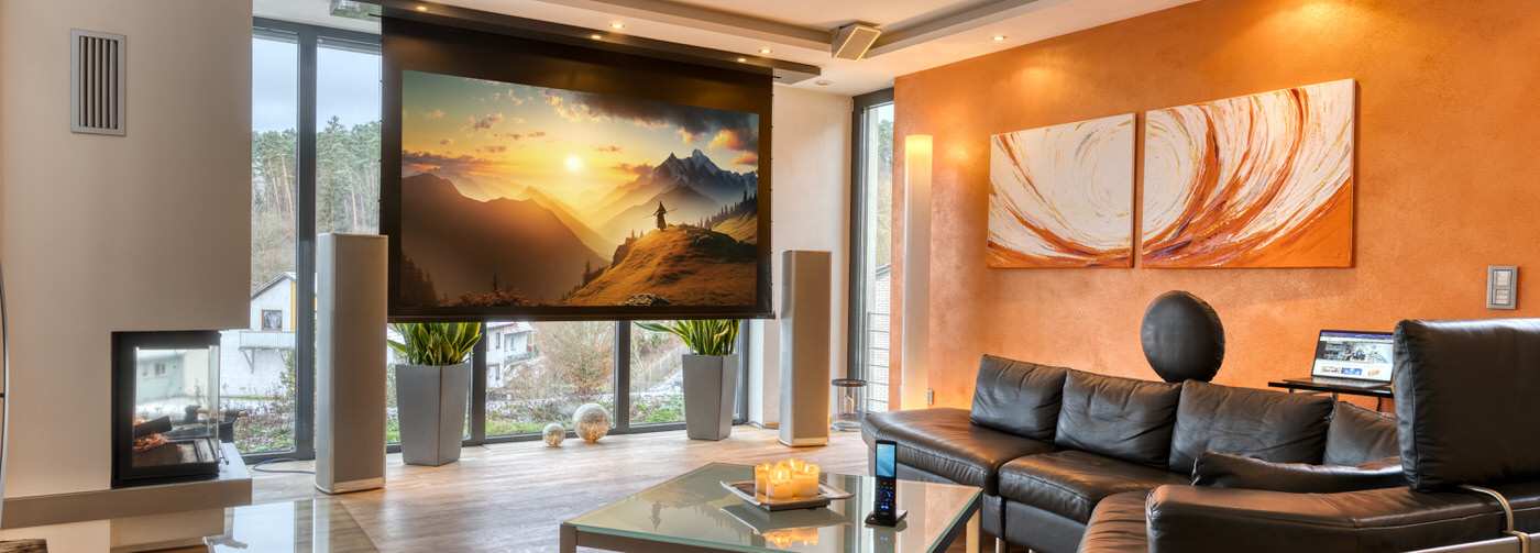 HiFi Forum Smart Home Musterhaus - Wohnraum mit Mediensteuerung, Tageslichtprojektion & Auro3D Soundsystem