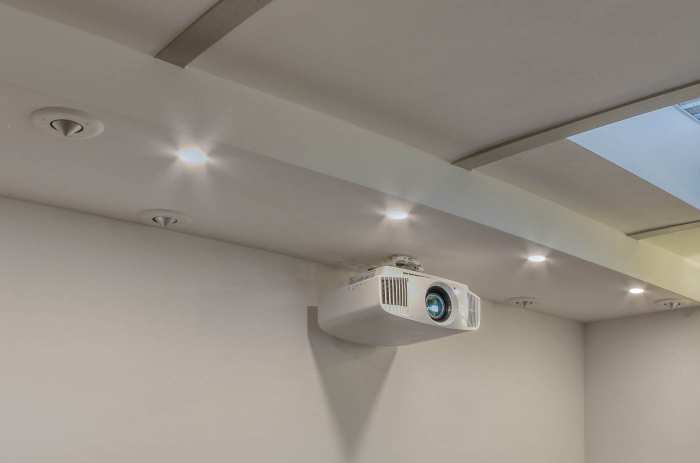 Sony VPL-VW270ES 4K/UHD-Projektor