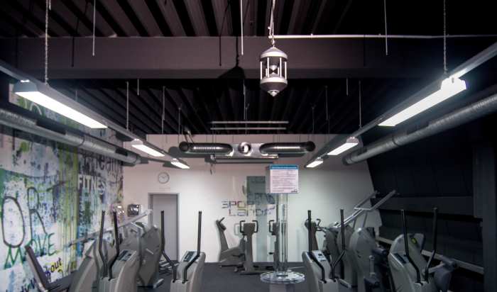 NewTec Pro 200 Design-Lautsprecher im Fitnessstudio eines Sportzentrums